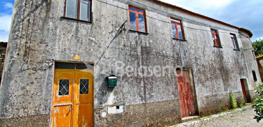 Casa de pedra em Maceira para recuperar