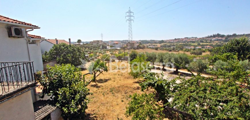 Moradia em Seia com Terreno