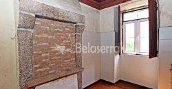 2 Casas em Pedra com Terreno em Nespereira