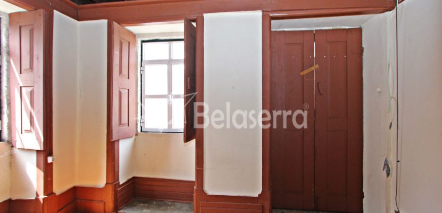 2 Casas em Pedra com Terreno em Nespereira