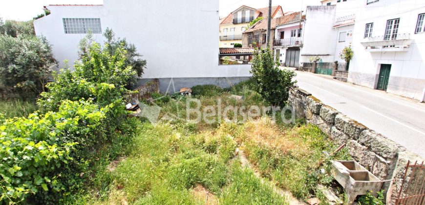 2 Casas em Pedra com Terreno em Nespereira