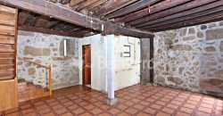 2 Casas em Pedra com Terreno em Nespereira