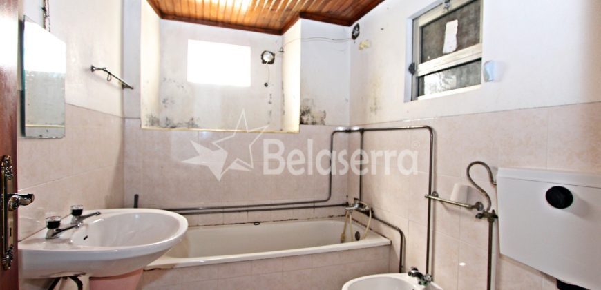 2 Casas em Pedra com Terreno em Nespereira