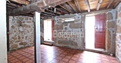 2 Casas em Pedra com Terreno em Nespereira