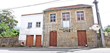 2 Casas em Pedra com Terreno em Nespereira