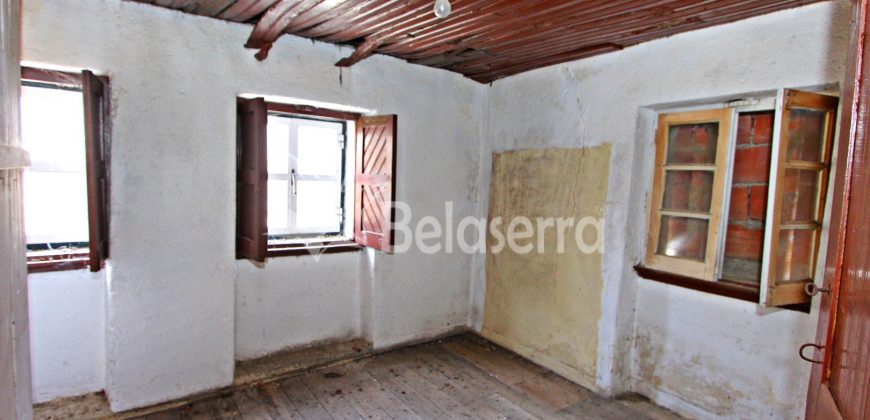 2 Casas em Pedra com Terreno em Nespereira