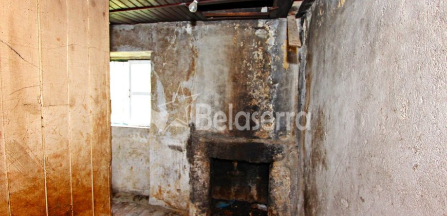 2 Casas em Pedra com Terreno em Nespereira