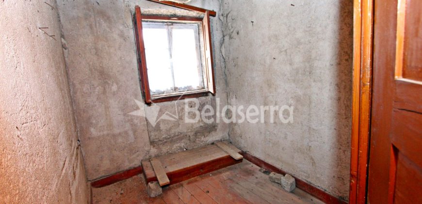 Casa de Pedra e Terreno em Nespereira