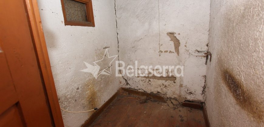 Casa de Pedra e Terreno em Nespereira