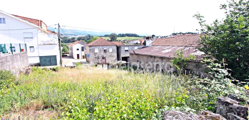 Casa com Logradouro em Nespereira