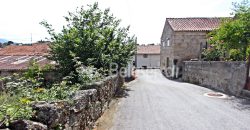 Casa com Logradouro em Nespereira