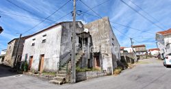 Casa com Logradouro em Nespereira
