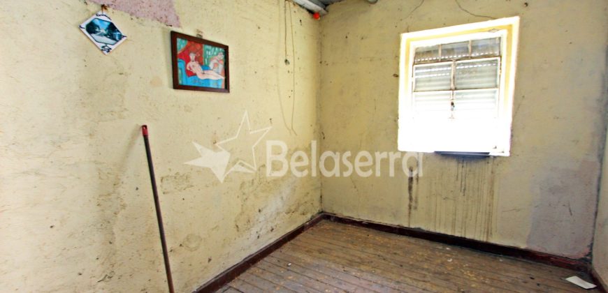 Casa com Logradouro em Nespereira