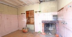Casa com Logradouro em Nespereira