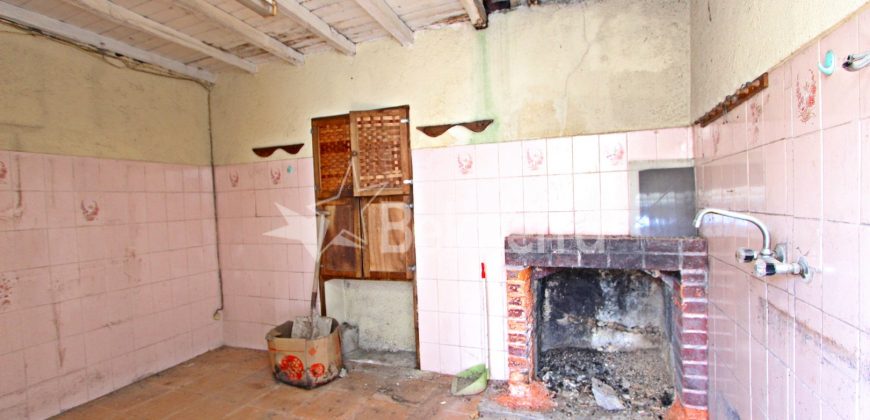 Casa com Logradouro em Nespereira