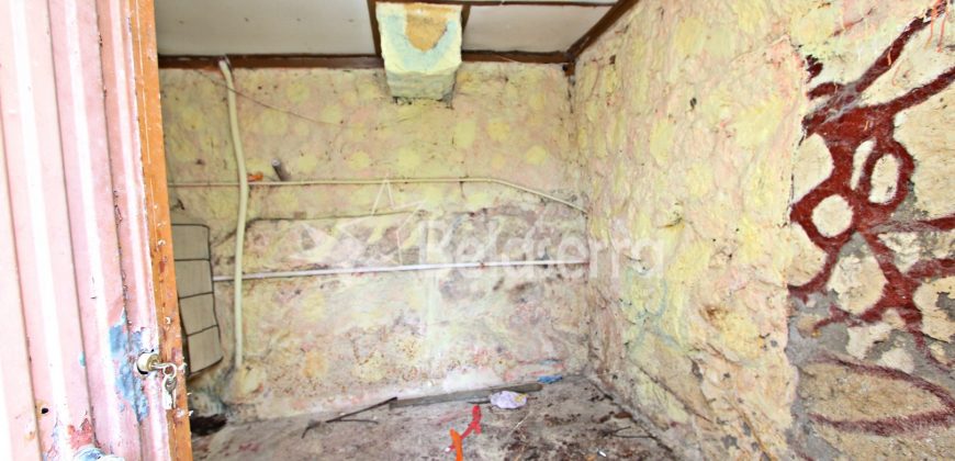 Casa com Logradouro em Nespereira