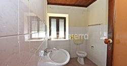 Casa com Logradouro em Nespereira