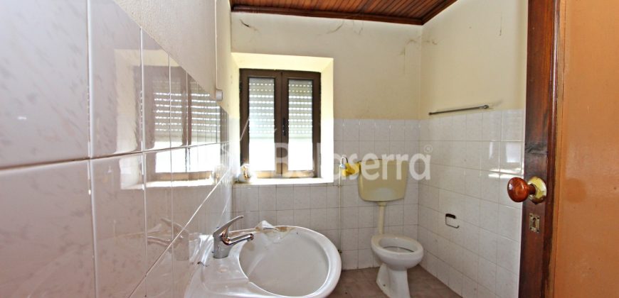 Casa com Logradouro em Nespereira