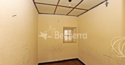 Casa com Logradouro em Nespereira