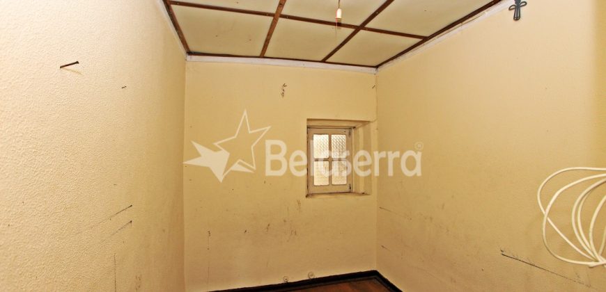 Casa com Logradouro em Nespereira