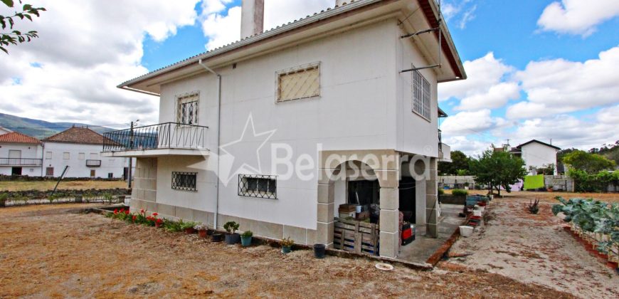 Moradia com terreno em Pinhanços