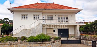 Moradia com terreno em Pinhanços