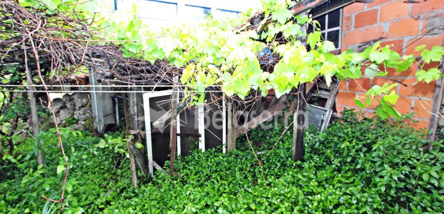 Casa com Logradouro em Loriga