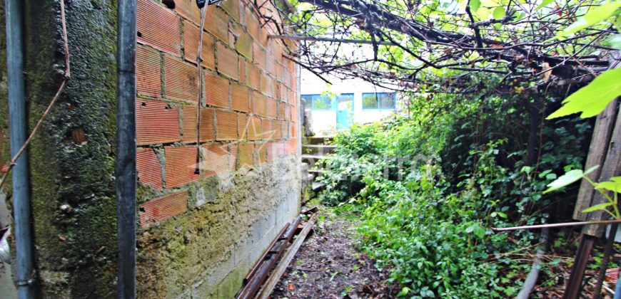 Casa com Logradouro em Loriga