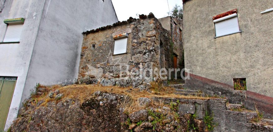Moradia com Terreno e Ruina
