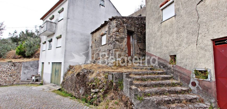 Moradia com Terreno e Ruina