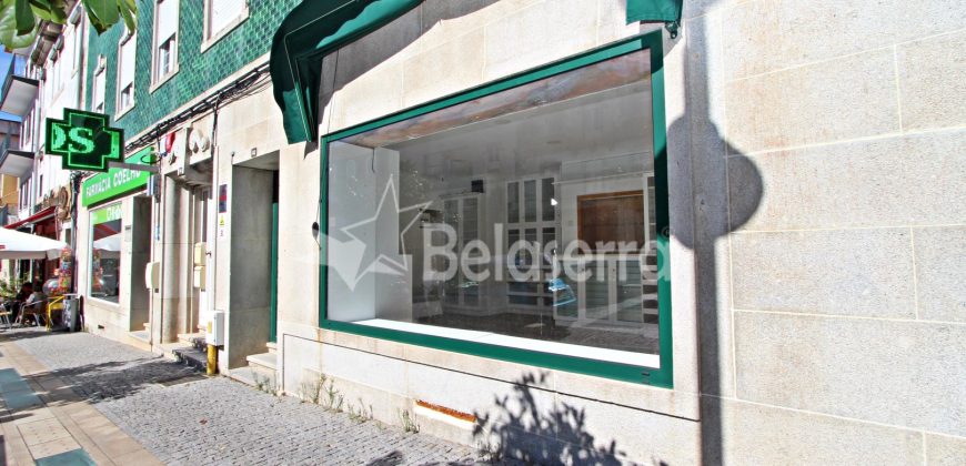 Loja Comercial junto á Fonte das 4 Bicas em Seia