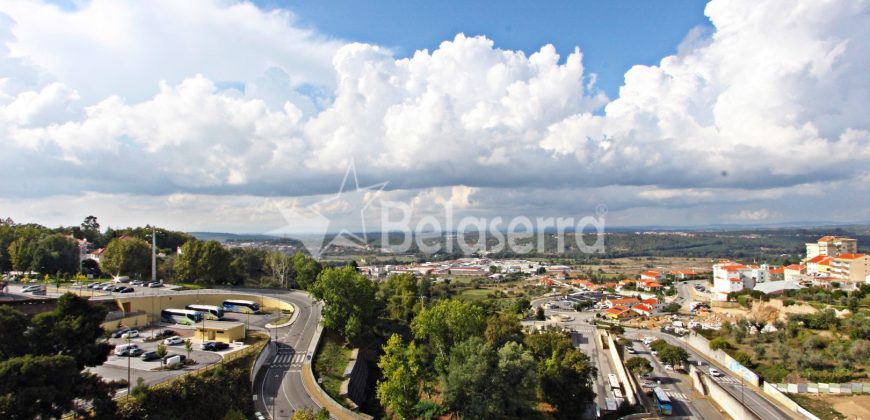 Apartamento T3+1 no Centro de Seia